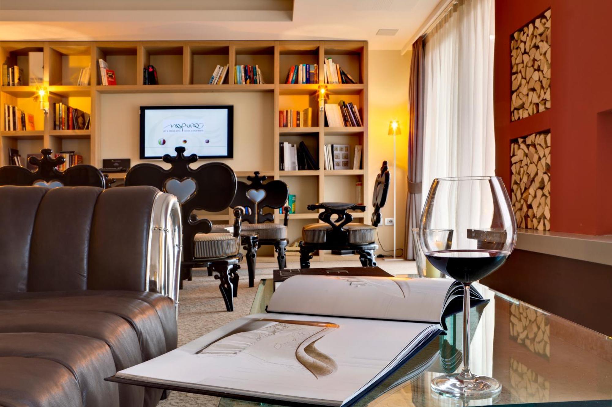 Art & Design Hotel Napura Terlano Ngoại thất bức ảnh
