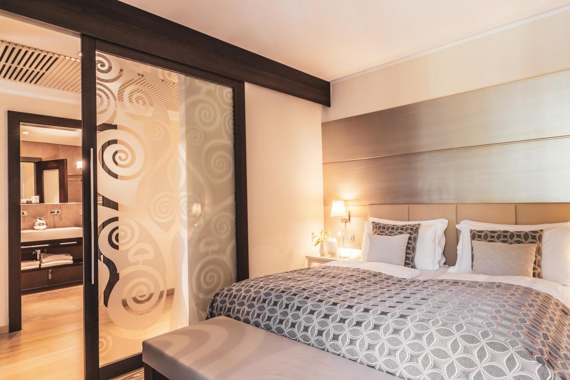Art & Design Hotel Napura Terlano Ngoại thất bức ảnh