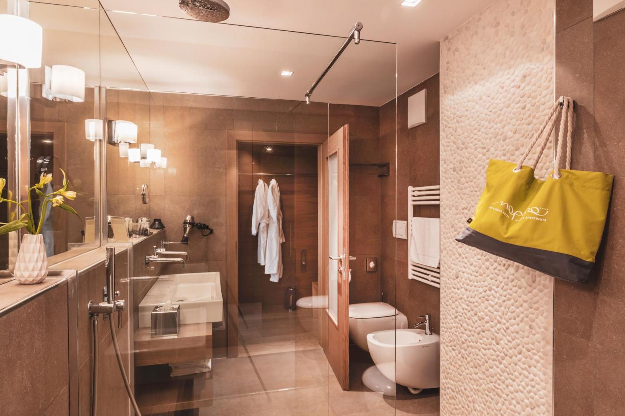 Art & Design Hotel Napura Terlano Ngoại thất bức ảnh