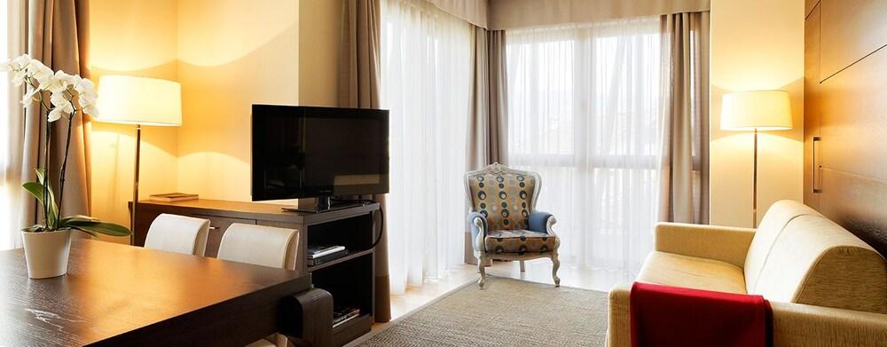Art & Design Hotel Napura Terlano Ngoại thất bức ảnh